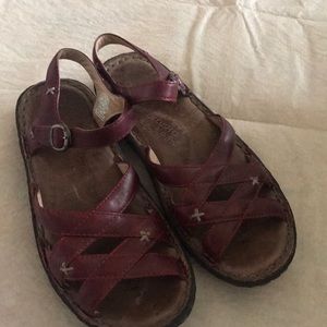 KEEN Burgundy Leather Ankle Strap Sandals Size 8